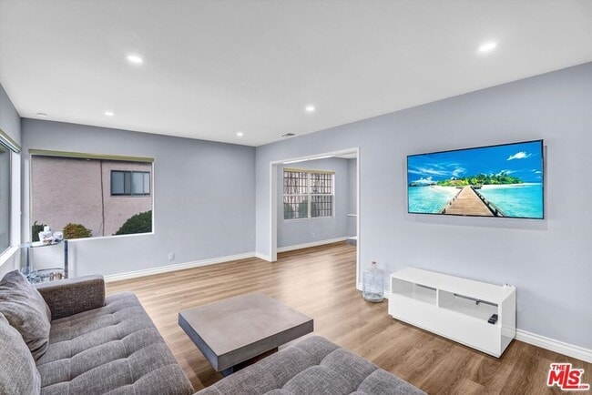 Photo - 1920 Van Wick St