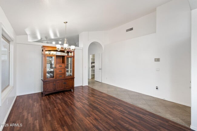 Photo - 523 W Kelton Ln