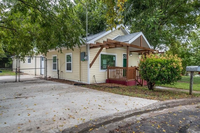 Photo - 7511 Carver Ave