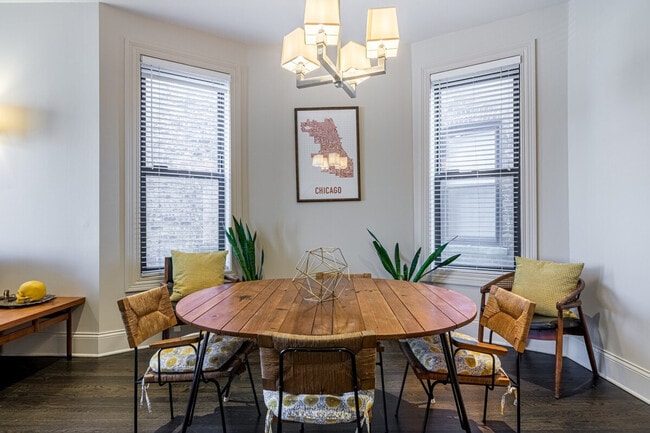 Photo - 2947 W Logan Blvd Unidad ID1255600P