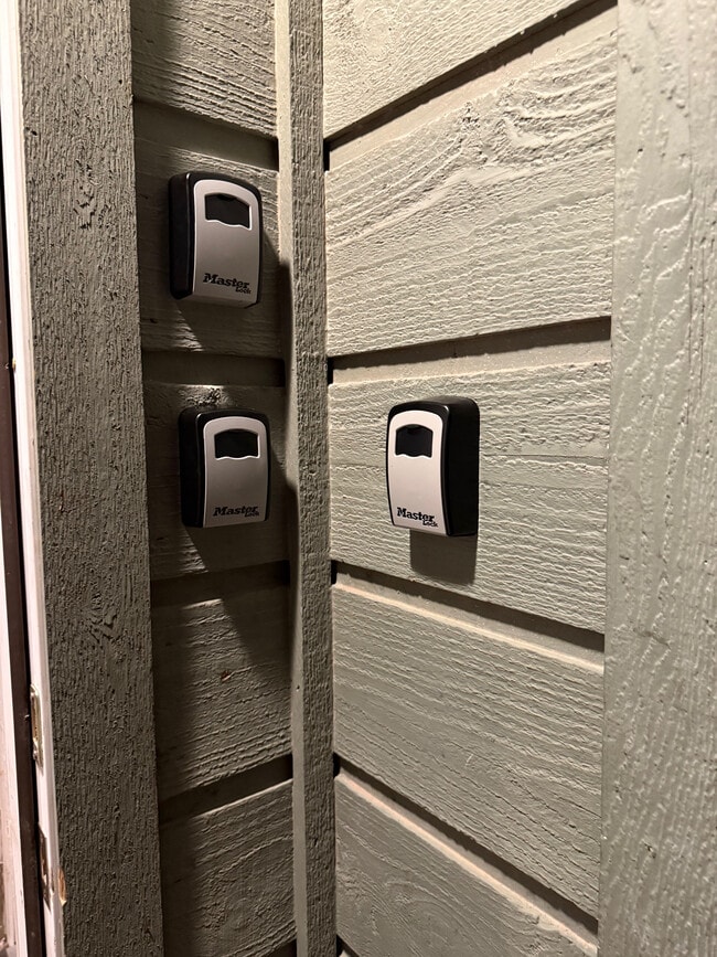 Photo - Room in Apartment on Starcrest Dr