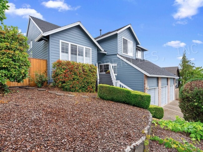 Photo - 4+ Bedroom Tigard Home With a Beautiful Vi...