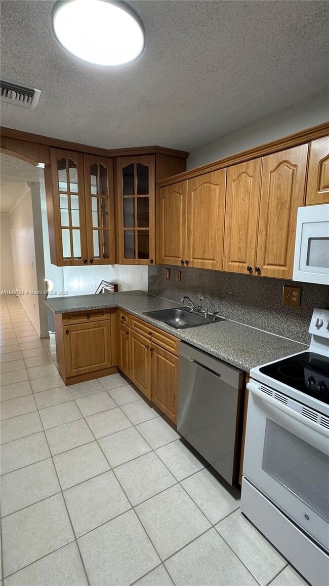 Building Photo - 1270 W 42nd St Unit A202