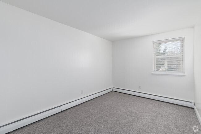 2BR, 1BA - 875SF - Bedroom