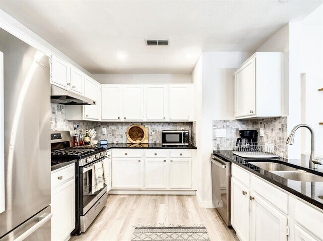 Building Photo - 14205 Vandever St