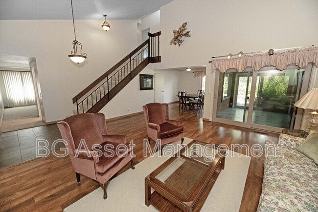 Photo - 1830 Weir Dr