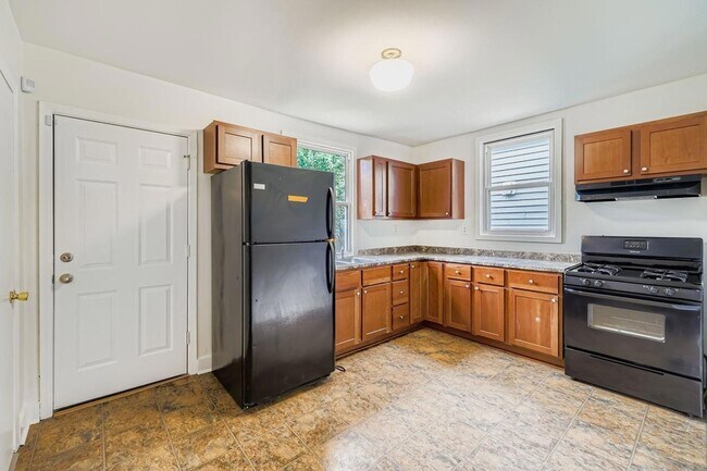 Photo - 364 Bates Ave