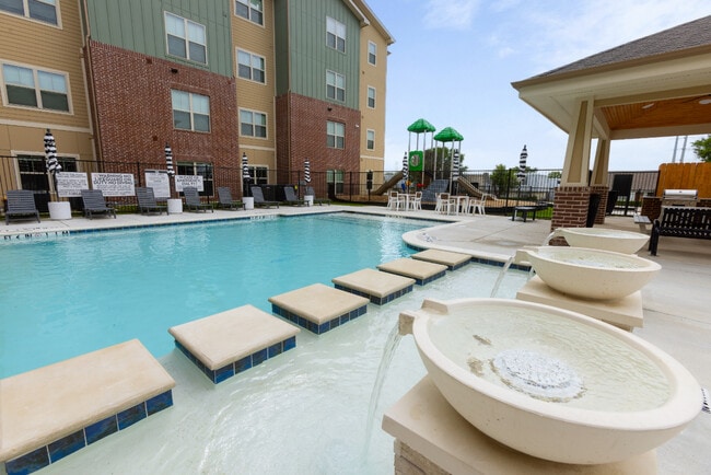 Pool - Avanti Viking Hills