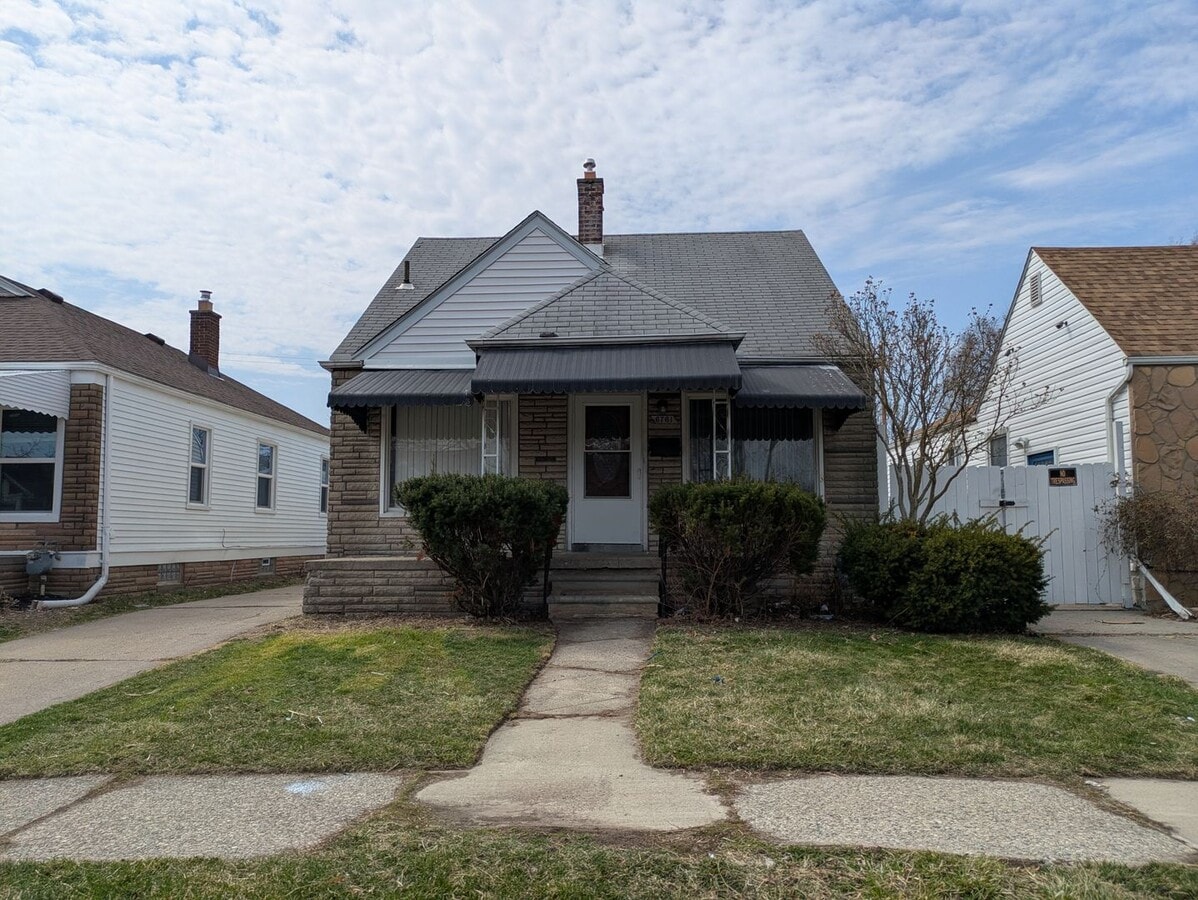 Photo - 6761 Memorial St