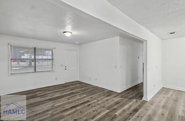 Photo - 161 Joe Walker Way