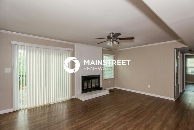 Photo - 4 Bedroom Pet-Friendly Home in Charlotte, NC with Main Street Renewal