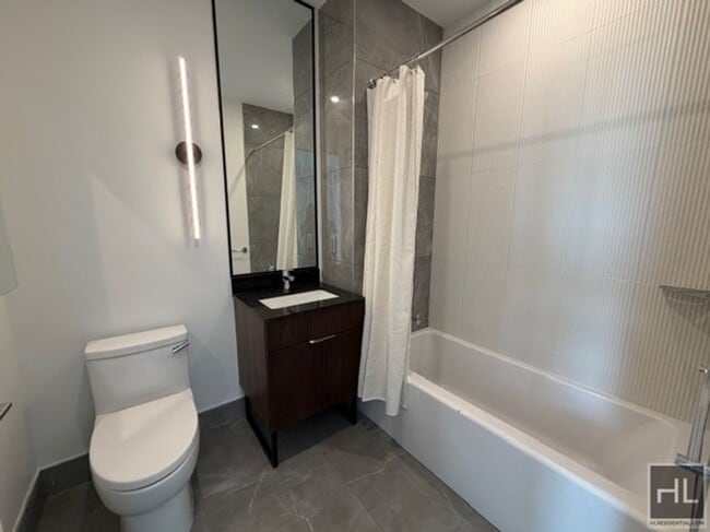 Luxurious Woodside 1 Bedroom with Views!