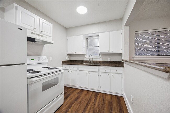 Photo - 405 Hawthorne St Unit 5