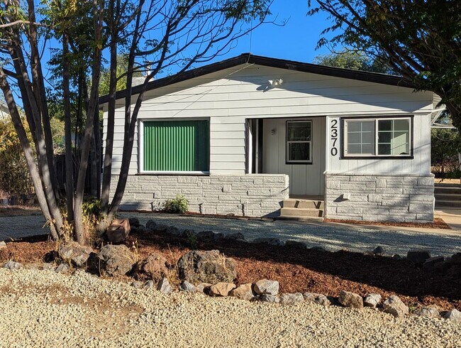 REMODELED 3 BED/1 BATH HOUSE - REMODELED 3 BED/1 BATH HOUSE