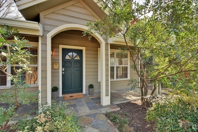 Photo - 1909 Winsted Ln