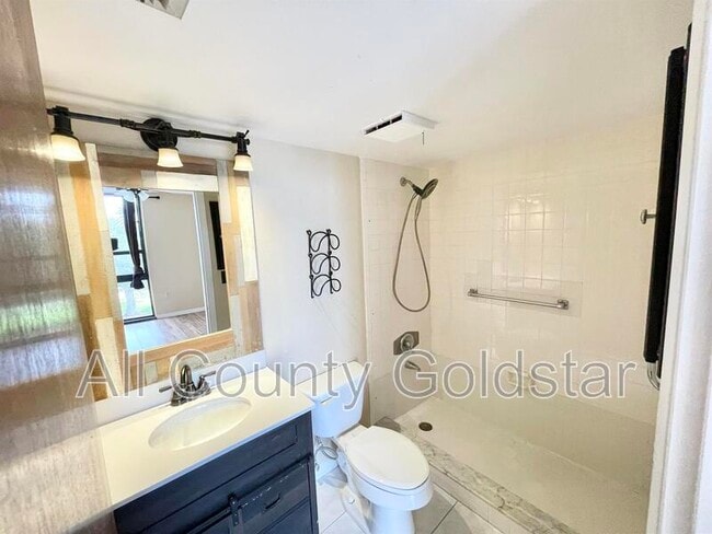 Photo - 21405 Olean Blvd