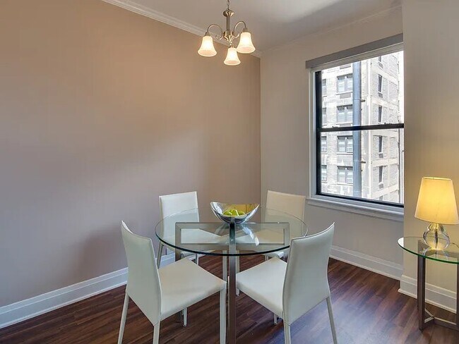 Photo - 208 E Chestnut St