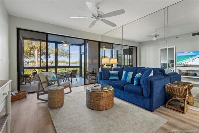 Building Photo - 6082 SE Landing Way Unit 7