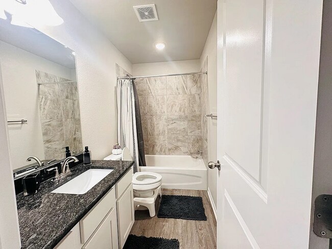 Photo - 1250 Lakeway Crossing Dr