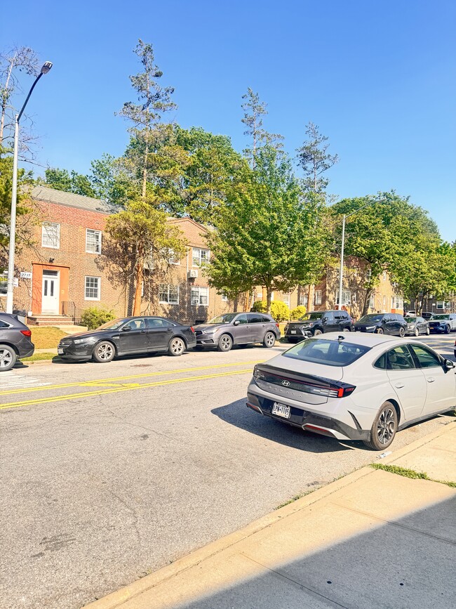 7715 Park Dr E Unit 5E