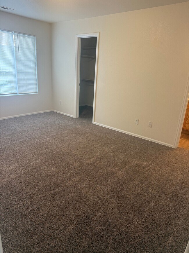 Photo - 323 Ellers Grove