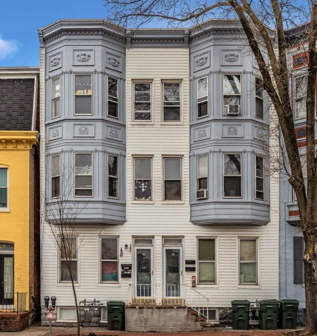 Building Photo - 127 E Washington St Rental