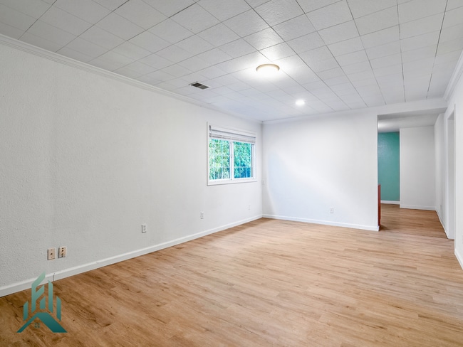 Photo - 315 SE Park Ave Unit Downstairs