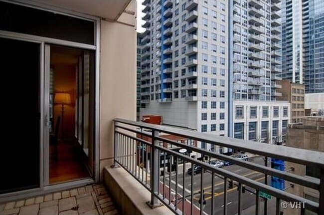 Building Photo - 1250 S Michigan Ave Unit 502