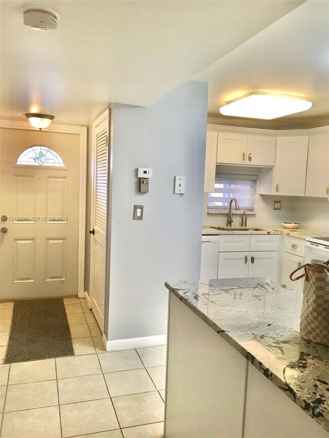 Photo - 9410 N Hollybrook Lake Dr Unit 103