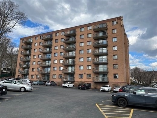 Building Photo - 500 Salem St Unit 706