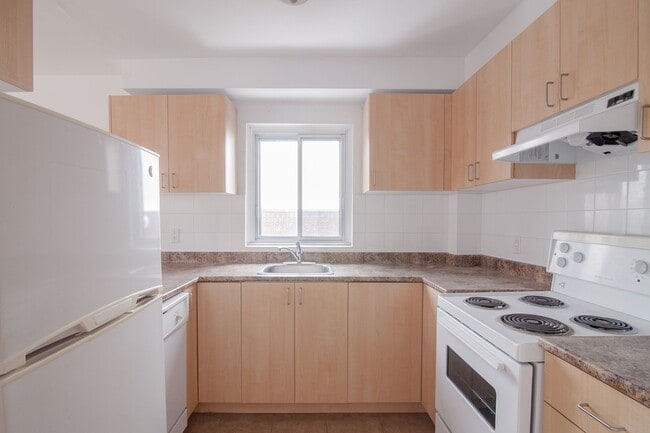 Photo - 4590 Chemin Queen Mary Unit 107
