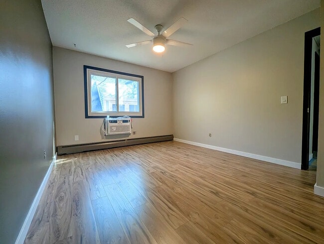 Building Photo - 2630 Pleasant Avenue Unit 202