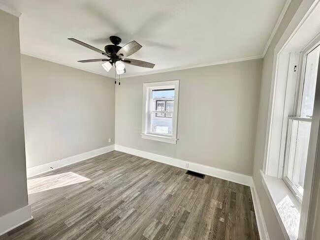 Photo - 1363 E 15th St