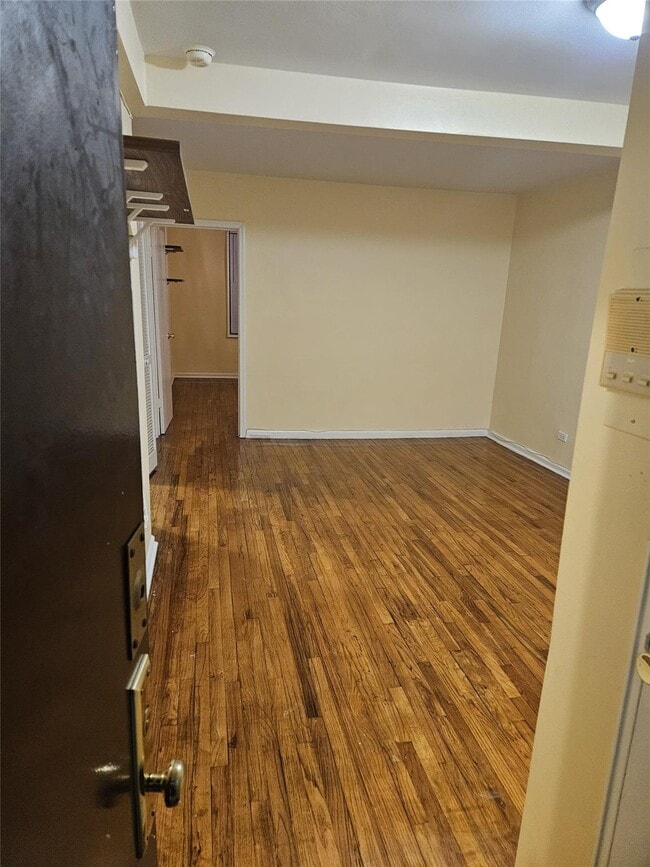 Building Photo - 10-40 Neilson St Unit 4J Rental