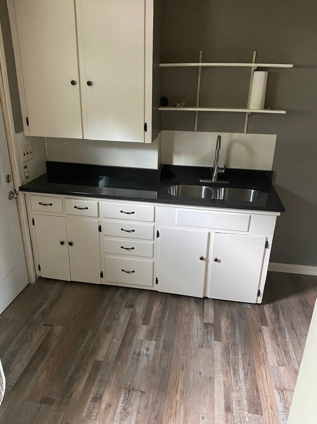 1729 Mound St