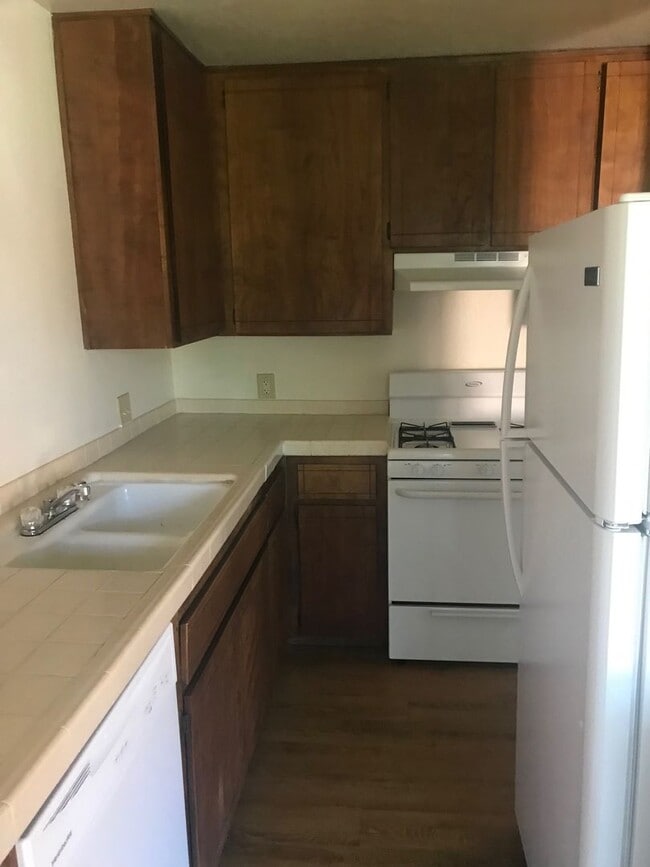 Photo - Close to shopping and schools in Hanford