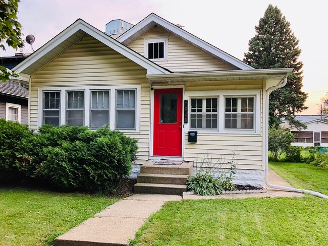 Front of the house - 4048 Snelling Ave House