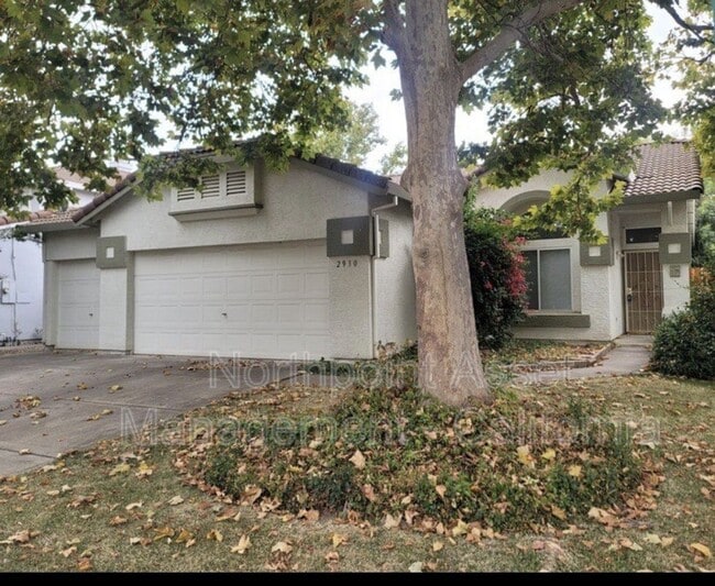Building Photo - 3 BR/2BA | Newly Renovated Single Family Home | 3-Car Garage | Fenced yard!