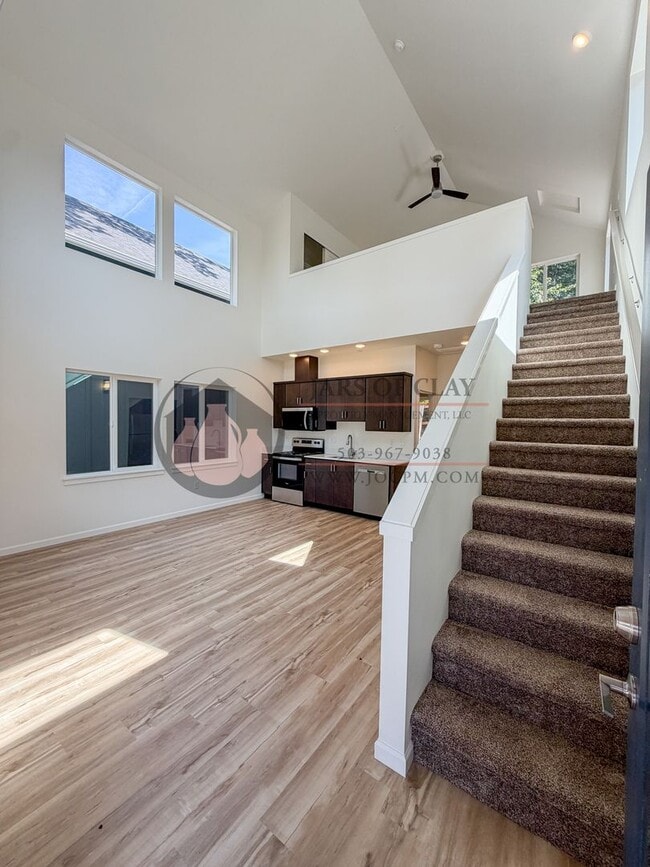 Photo - 2520 Gilbert St S