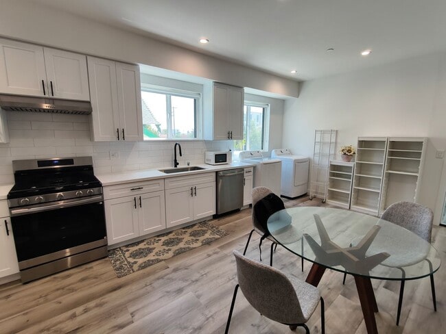 Photo - 3020 Normandie Ave Unidad B2-1