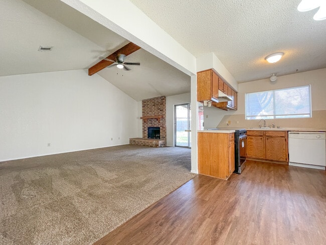 Photo - 2000 Ramada Dr