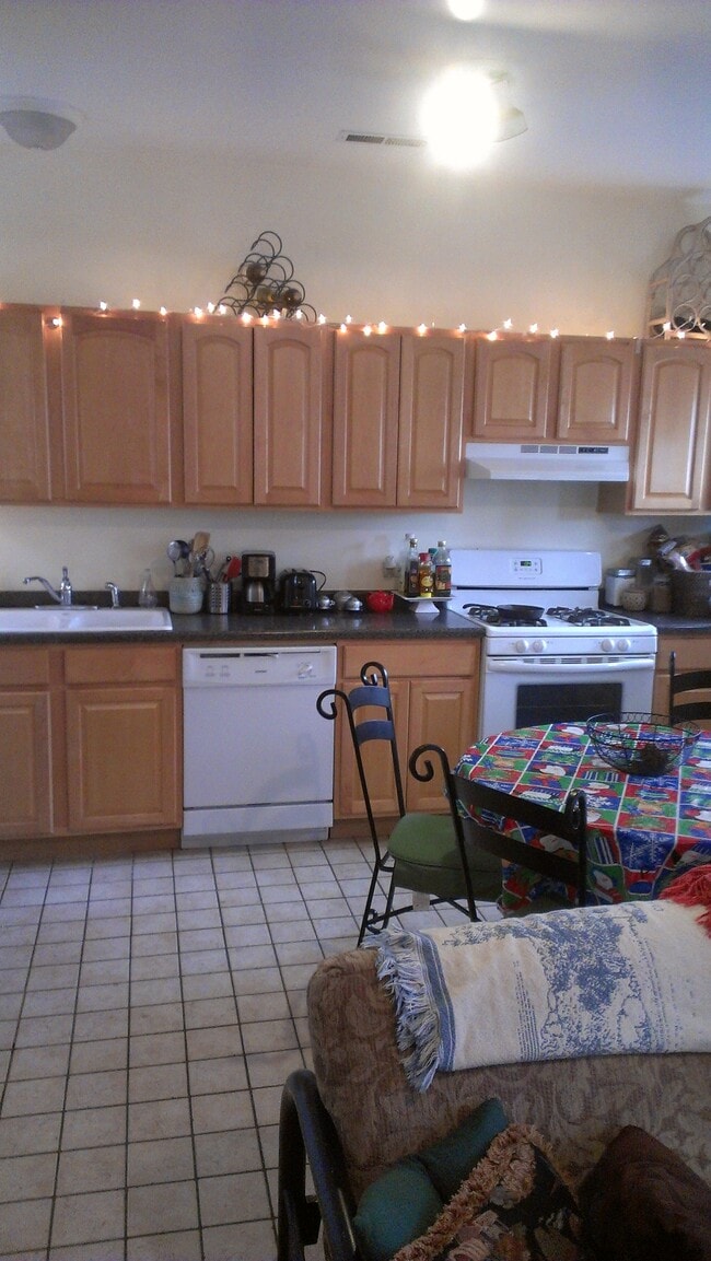 Photo - 4655 N Lincoln Ave Unidad 2