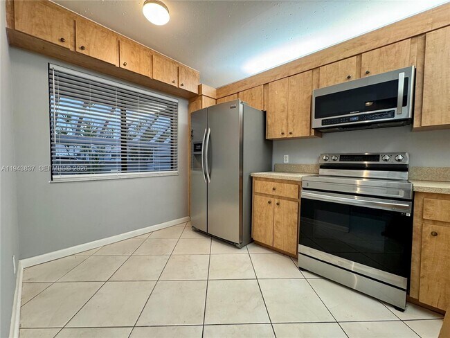 Photo - 603 Racquet Club Rd