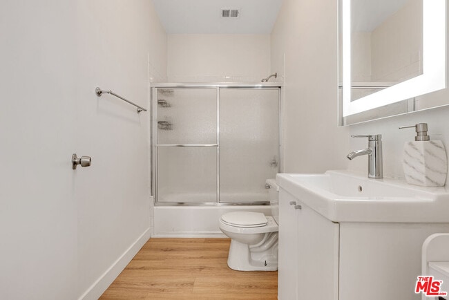 Photo - 6212 Santa Monica Blvd Unit B