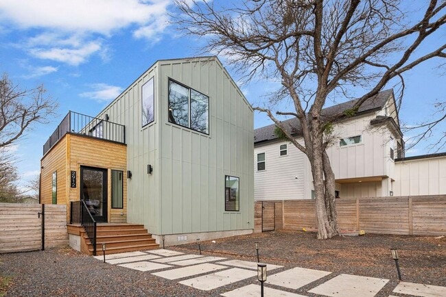 Building Photo - 2912 E 13th St