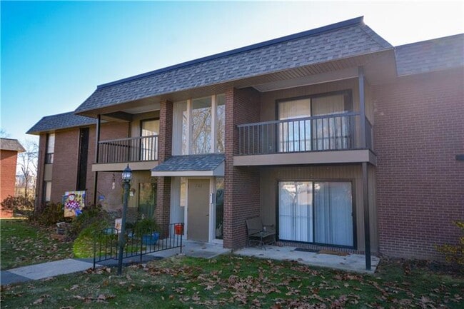 Building Photo - 703 College Park Dr