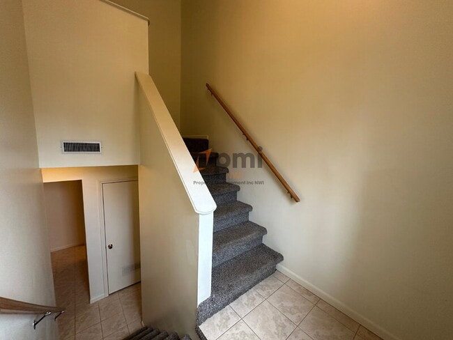 Building Photo - 705 Carla Dr