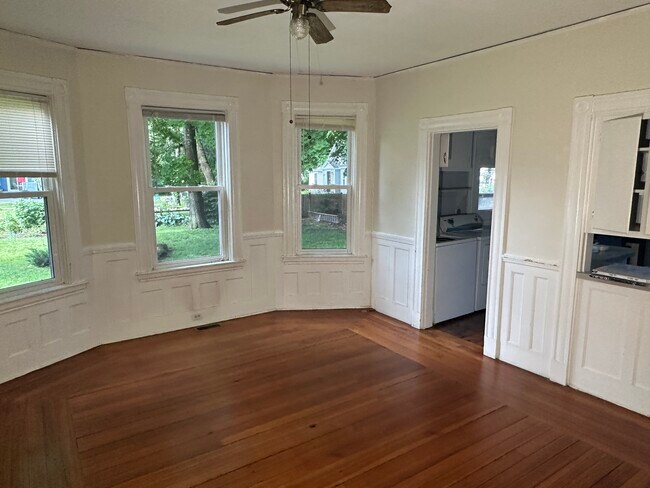 Dining Room - 97 S Main St Unidad 97 South Main St. 1st Fl.