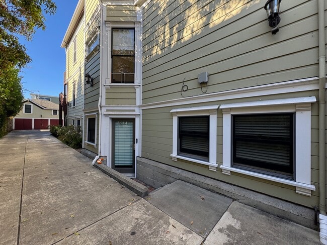 Photo - 2112 Santa Clara Ave Unidad B