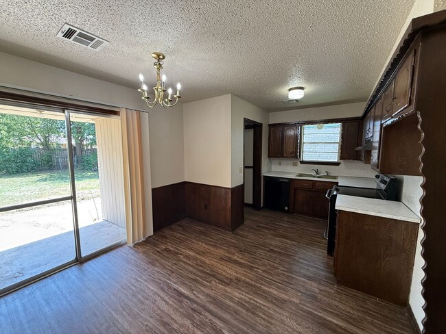 Photo - 704 Ashley Dr